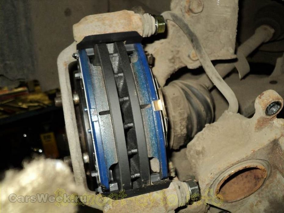 Замена задних тормозных колодок (дисковые) Hyundai Elantra в Санкт-Петербурге в СТО Motul Garage